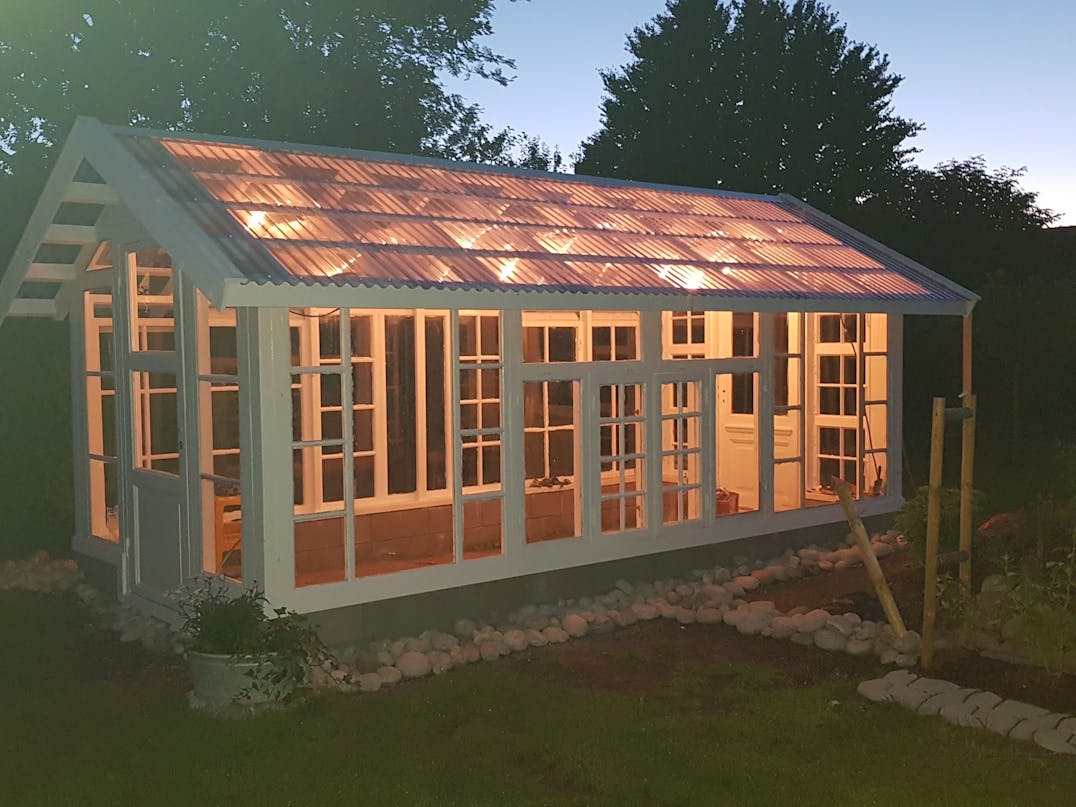 v Orangeri af genbrugsmaterialer